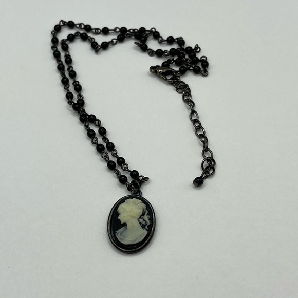 Black and White Cameo Victorian Necklace Black Beads - Picture 9 of 11
